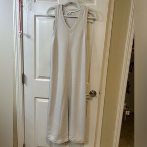 White sleeveless Lululemon dress